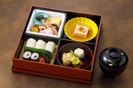 コンパクトながらに料亭の味を愉しむ【幕の内弁当】